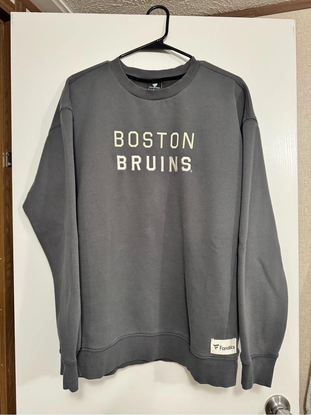 Boston Bruins Men's Gray Crewneck Sweatshirt